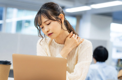 体調が優れない女性