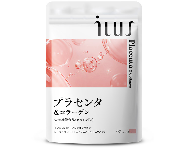 ILUS プラセンタサプリメントを手に取る様子