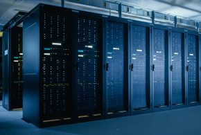 サーバーとは?意味や仕組み、種類、PCとの違いをわかりやすく説明